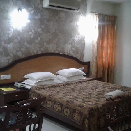 Celebration Hotel And Resort Rewa Buitenkant foto