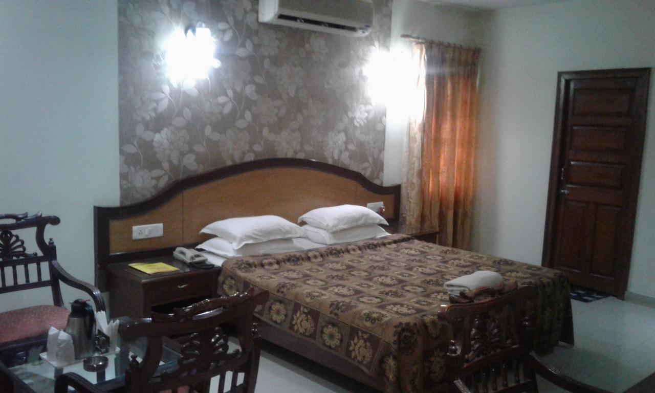 Celebration Hotel And Resort Rewa Buitenkant foto
