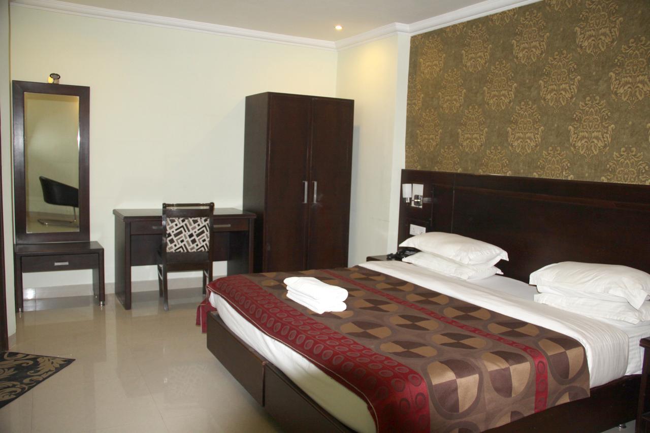 Celebration Hotel And Resort Rewa Buitenkant foto