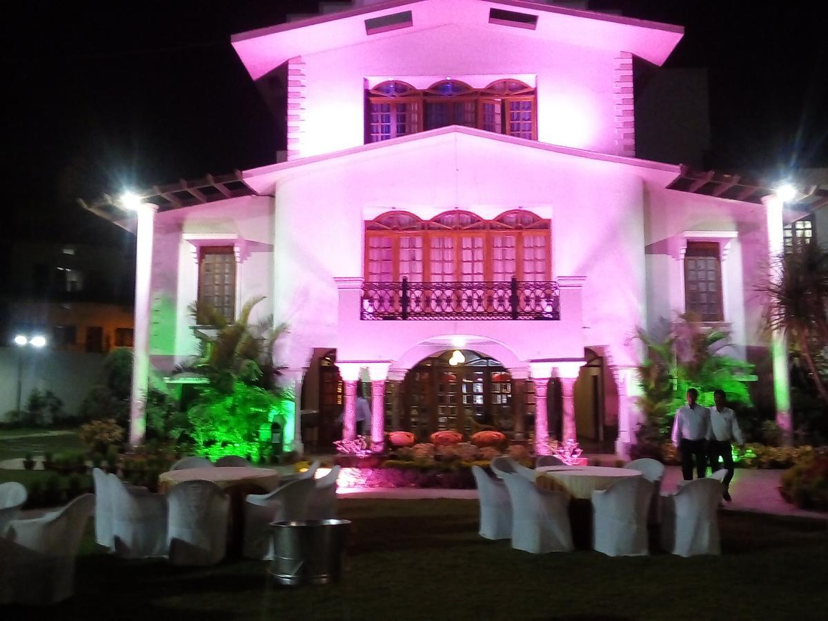 Celebration Hotel And Resort Rewa Buitenkant foto
